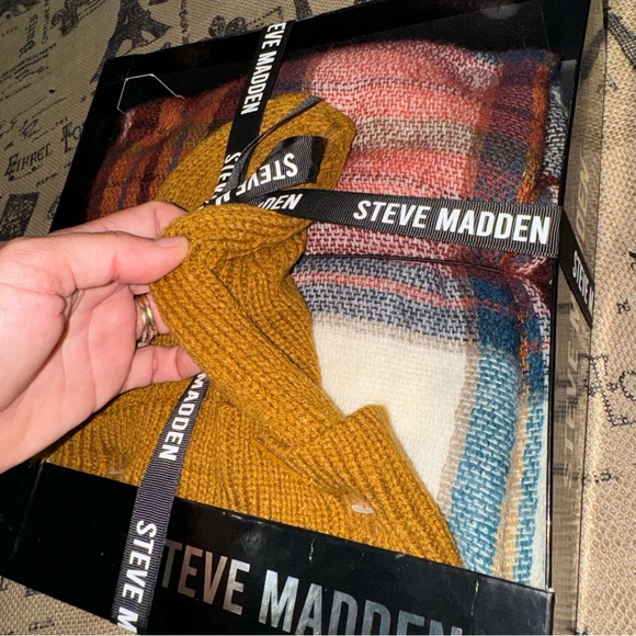 Steve Madden NWB! Mustard Yellow Hat Plaid Multicolor Scarf Box Gift Set - Picture 8 of 11